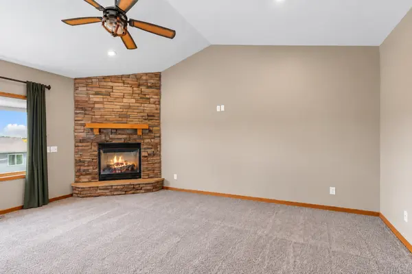 930 Aspen CIR, Watertown, MN 55388