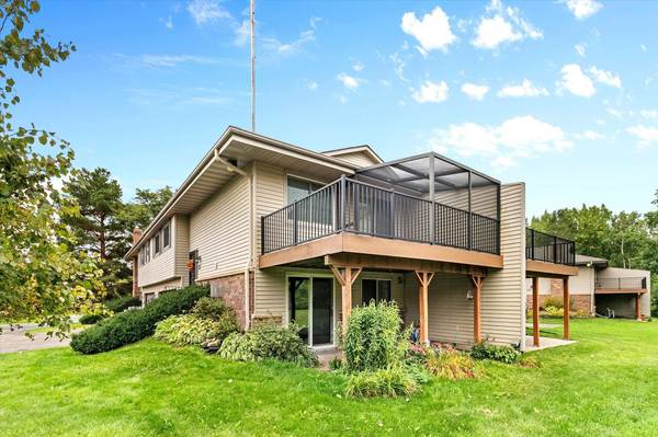 4113 Sylvia LN S, Shoreview, MN 55126