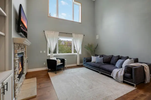 205 Butternut CIR, Carver, MN 55315