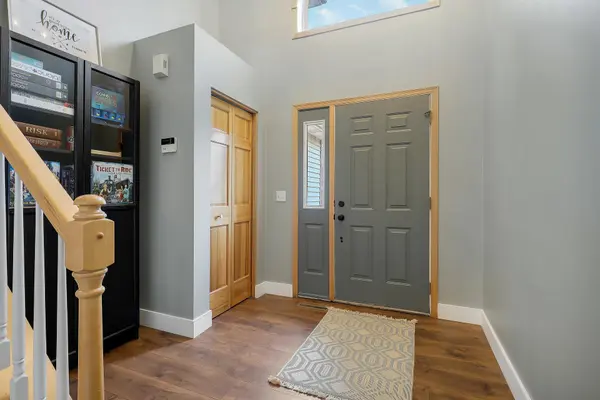 205 Butternut CIR, Carver, MN 55315