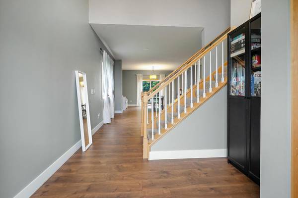 205 Butternut CIR, Carver, MN 55315