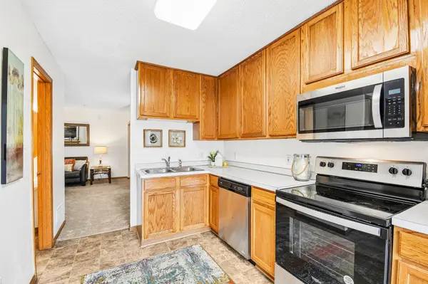 15758 Flackwood TRL, Apple Valley, MN 55124