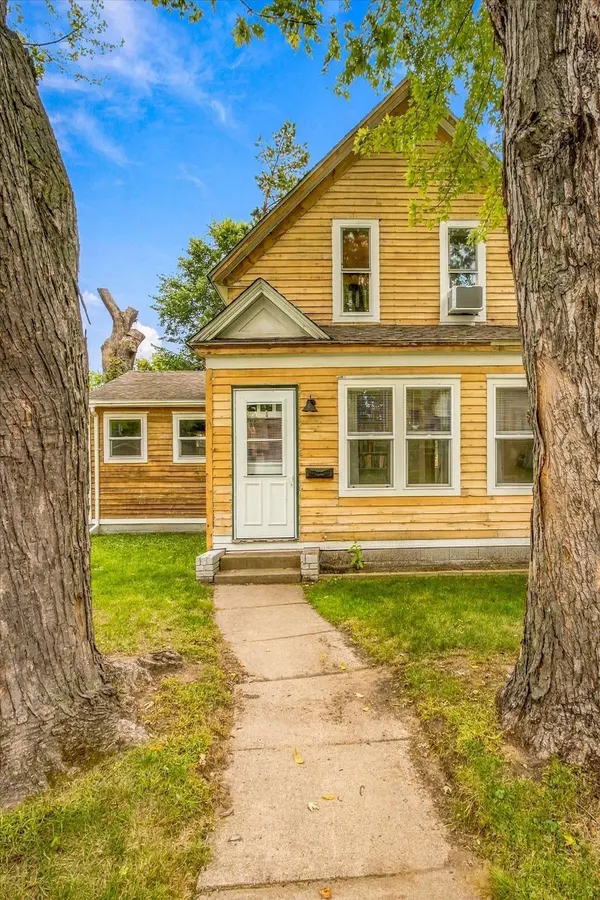 637 3rd AVE SW, Cambridge, MN 55008