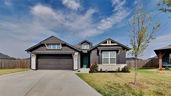 701 Caladium DR, Yukon, OK 73099