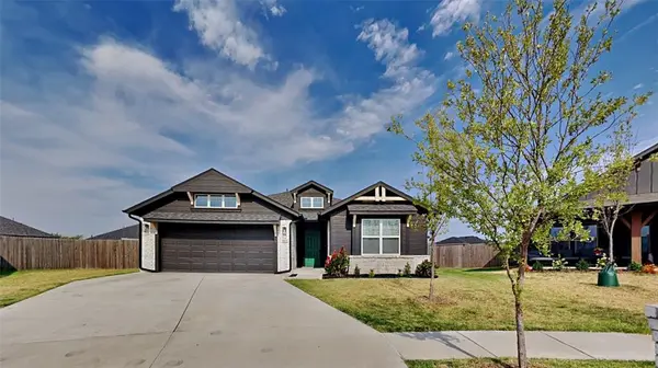 701 Caladium DR, Yukon, OK 73099