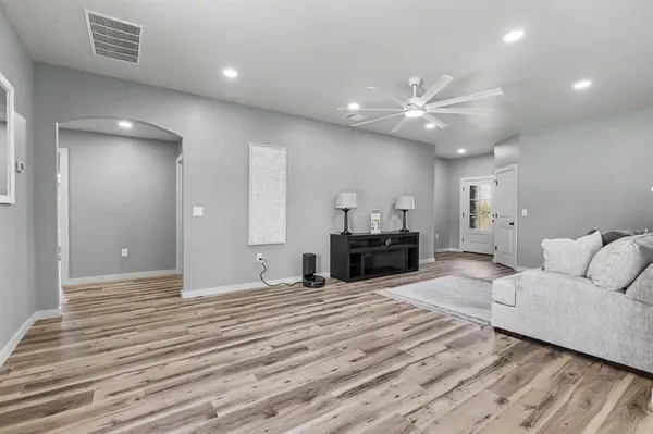 9820 NW 144th ST, Yukon, OK 73099