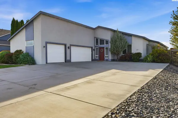 621 Pinnacle Dr, West Richland, WA 99353-8328