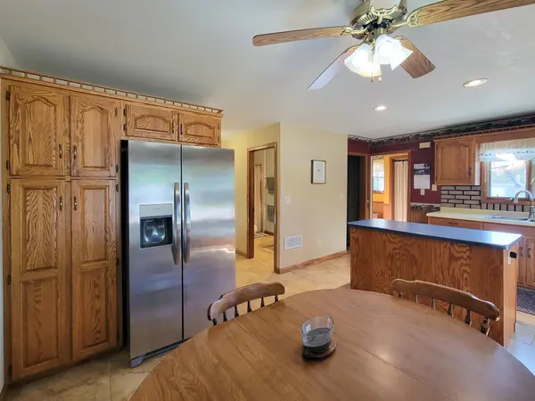 301 W HOWARD ST, Manawa, WI 54949-9202