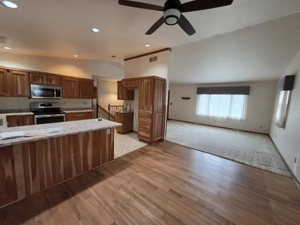 1052 EASTMAN LN, Fond Du Lac, WI 54935