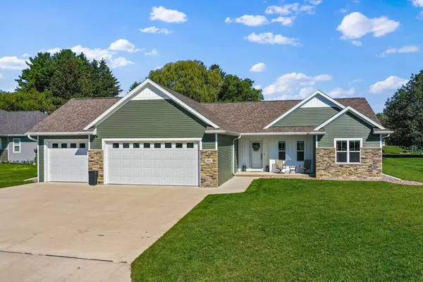 804 MOONBEAM LN, Francis Creek, WI 54214-9165