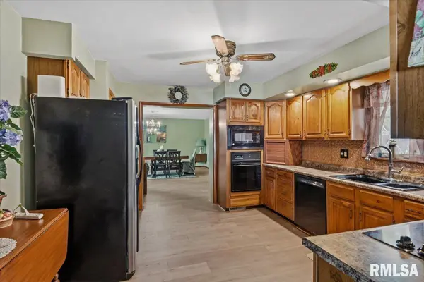 2124 BLACKHAWK RD, Springfield, IL 62702