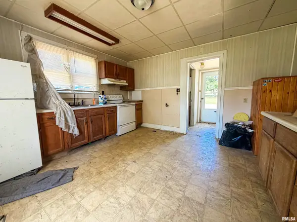 1613 ELDORADO ST, Eldorado, IL 62930
