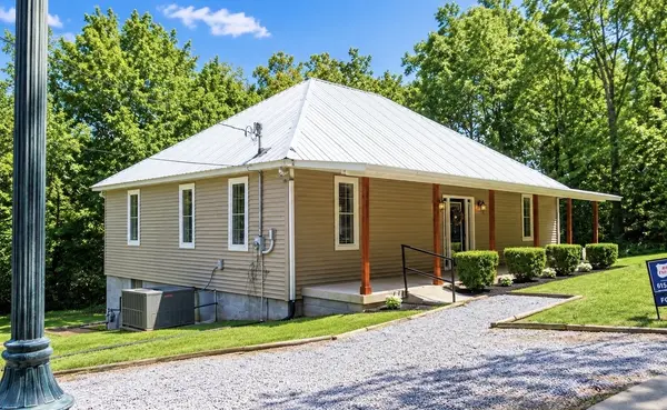 112 Humphries St, Charlotte, TN 37036