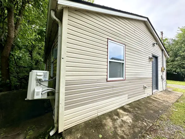 3051/2 Locust St #A, Clarksville, TN 37042