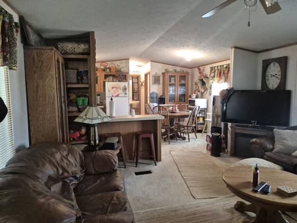 402 Eureka Lake, Eureka, KS 67045