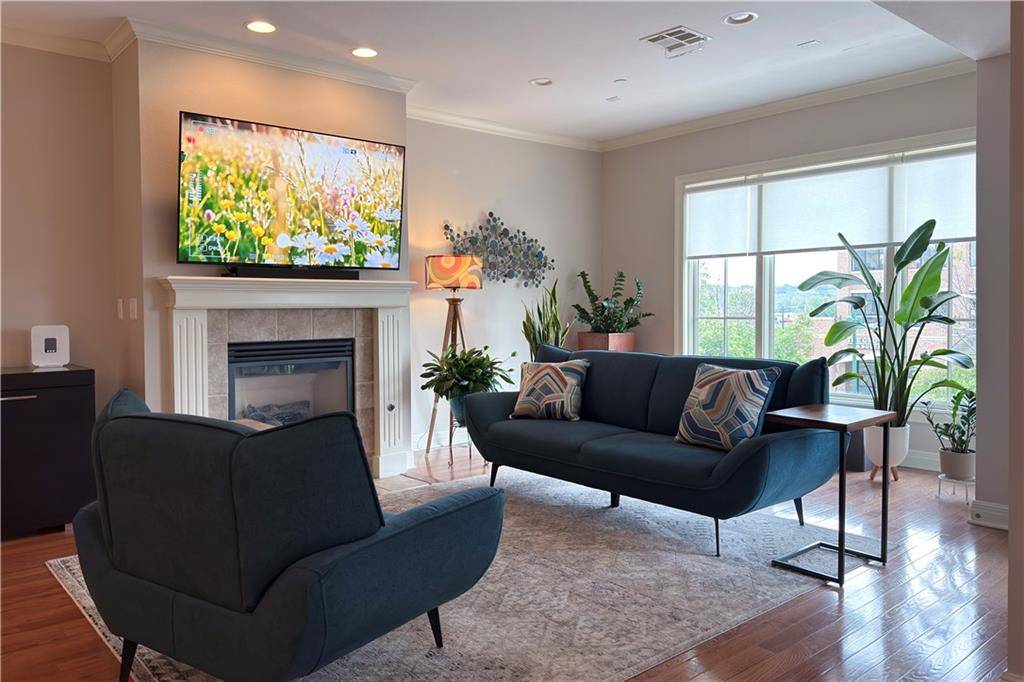 10511 Mission RD #210, Leawood, KS 66206