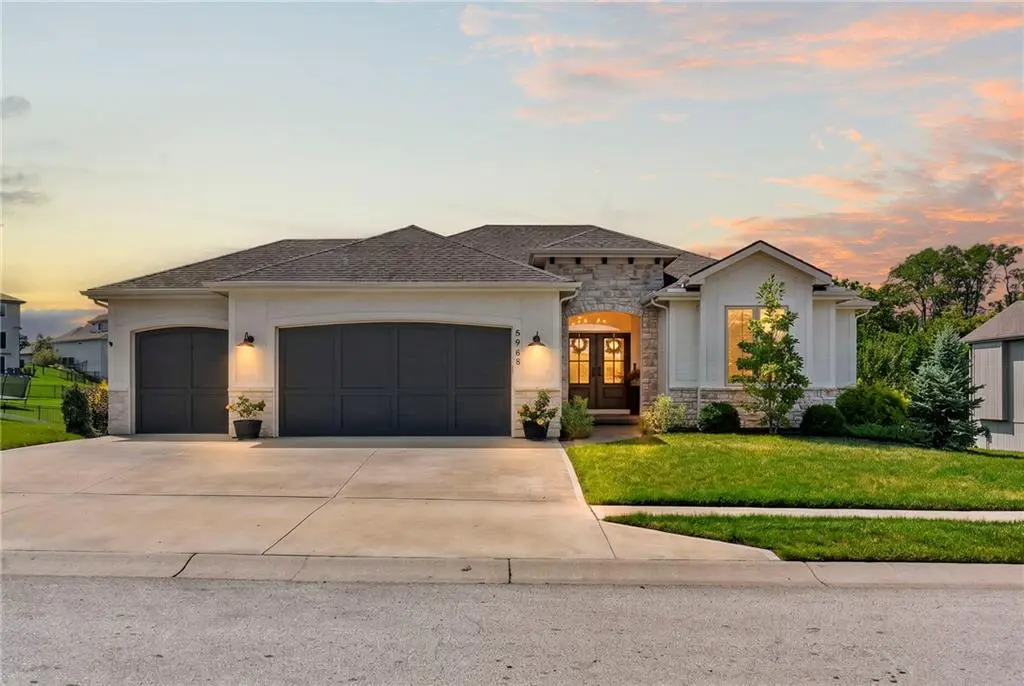 5968 Oak Creek CT, Parkville, MO 64152