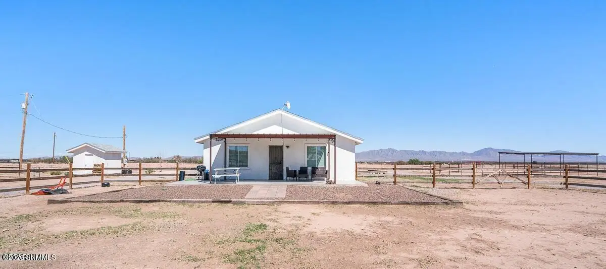 620 Ojito De Madrid DR, Anthony, NM 88021