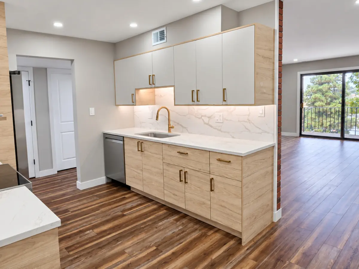 601 W Huntington Commons RD #313, Mount Prospect, IL 60056