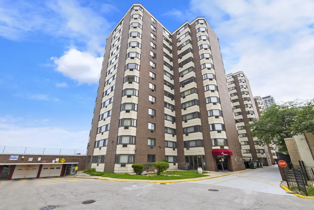 7337 S South Shore DR #529, Chicago, IL 60649