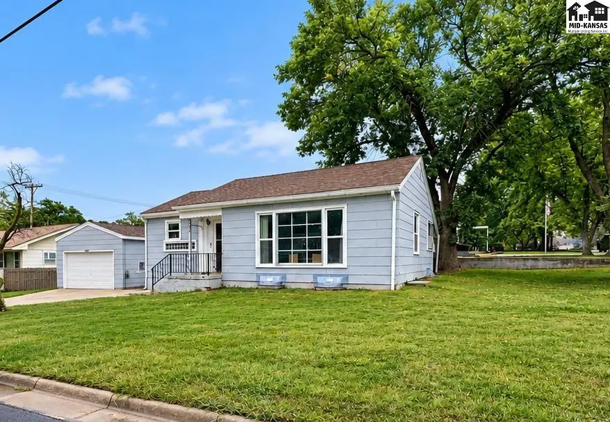 425 W 6th St, Pratt, KS 67124