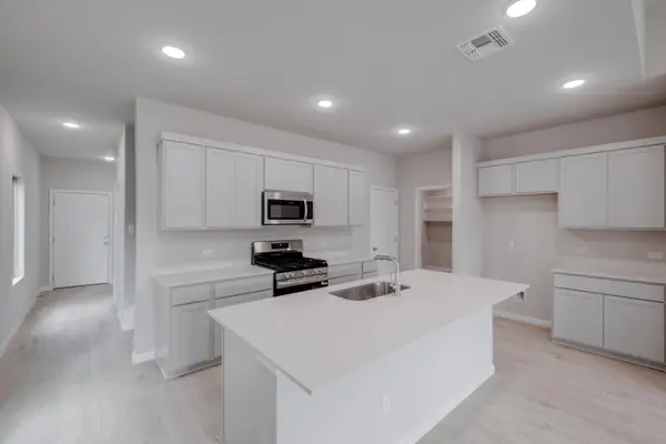 195 Hornet ST, Elgin, TX 78621