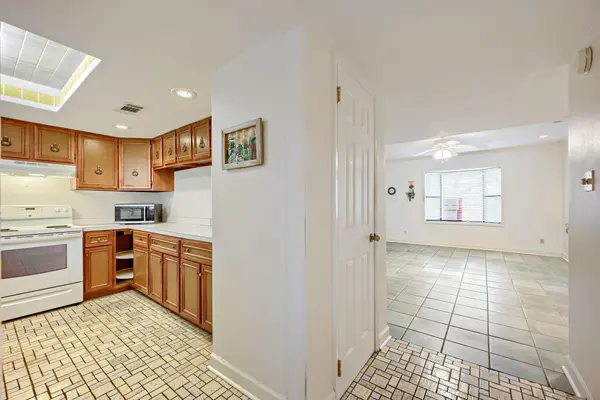 20223 Travis DR #4, Lago Vista, TX 78645