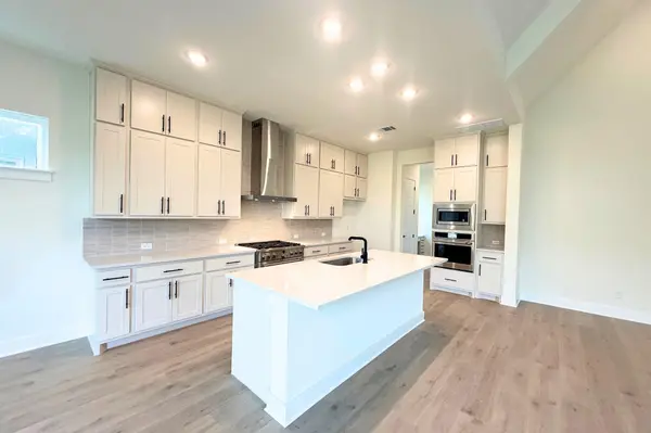 1517 Shelby LN, Georgetown, TX 78628