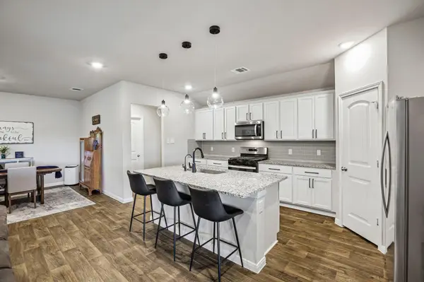 565 Apache Plum DR, Kyle, TX 78640