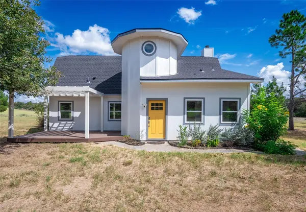 245 Country LN, Mcdade, TX 78650