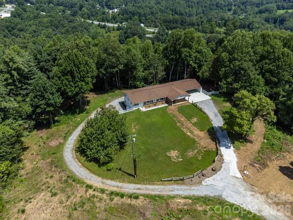 468 Deer Park Lake RD, Spruce Pine, NC 28777