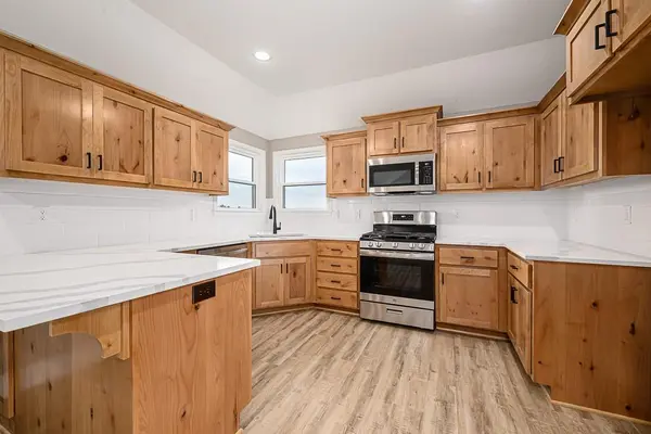 15589 Sheridan CT, Basehor, KS 66007