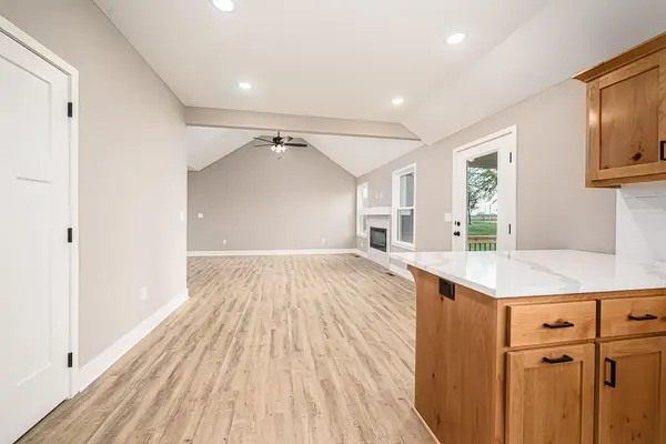 15589 Sheridan CT, Basehor, KS 66007