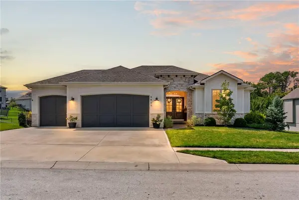 5968 Oak Creek CT, Parkville, MO 64152