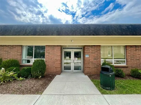 8150 Wornall RD, Kansas City, MO 64114
