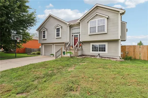 21322 Pin Oak LN, Peculiar, MO 64078