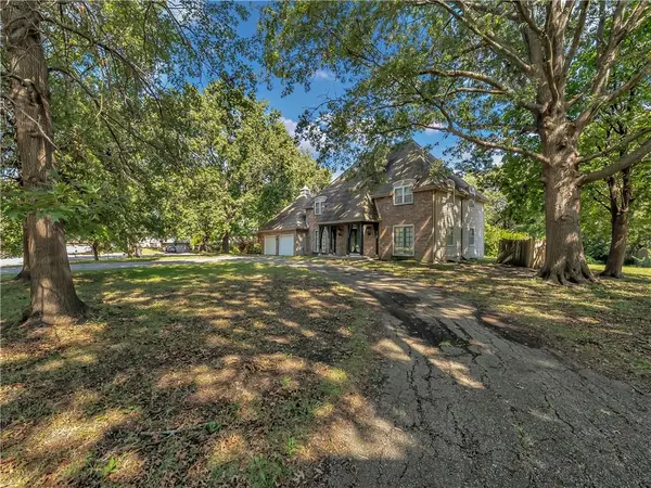 1000 S Stratford RD, Olathe, KS 66062