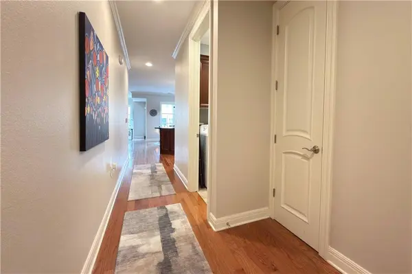 10511 Mission RD #210, Leawood, KS 66206
