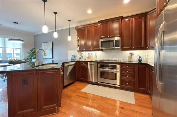 10511 Mission RD #210, Leawood, KS 66206