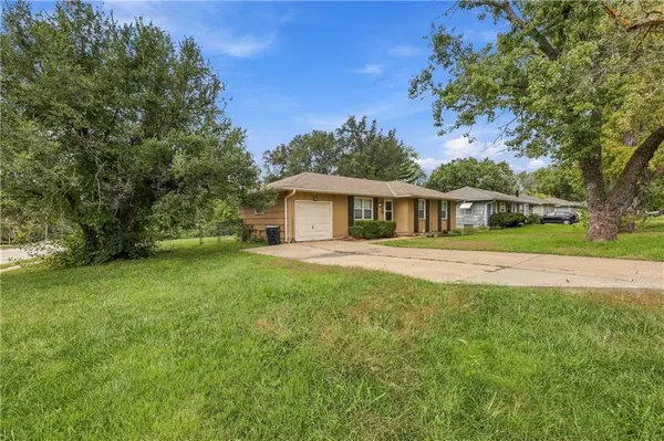9416 Manchester AVE, Kansas City, MO 64138