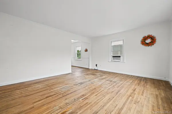 32 Brenner AVE, Bethpage, NY 11714