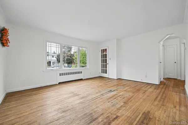 32 Brenner AVE, Bethpage, NY 11714