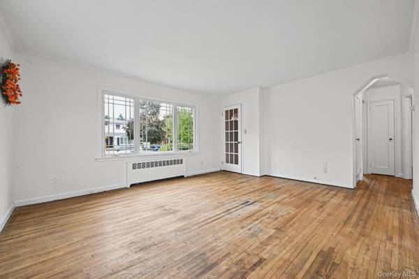 32 Brenner AVE, Bethpage, NY 11714