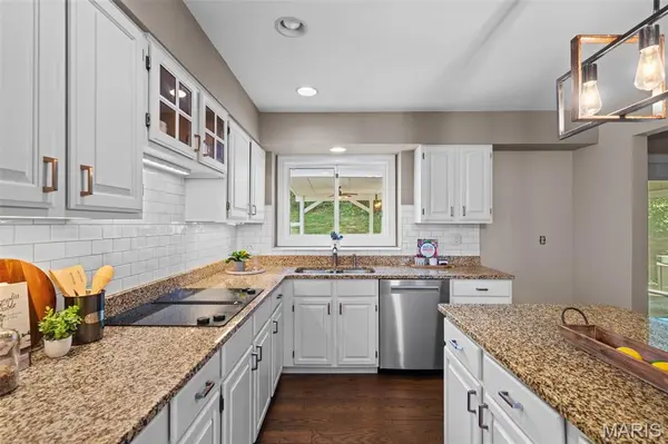 718 Cedar Field CT, Chesterfield, MO 63017