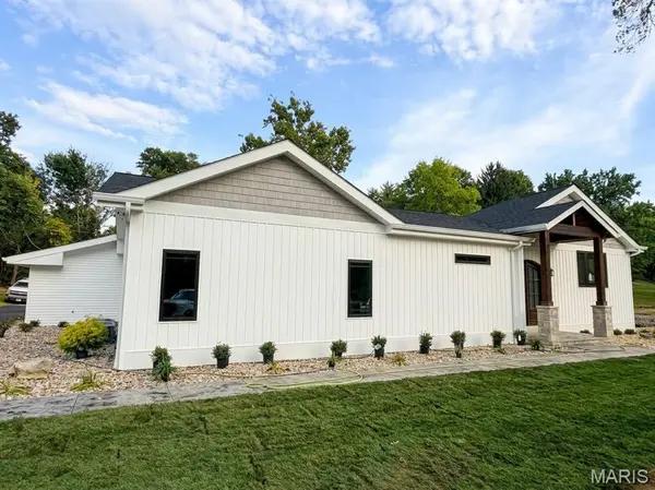 21 Balcon Estate, Creve Coeur, MO 63141