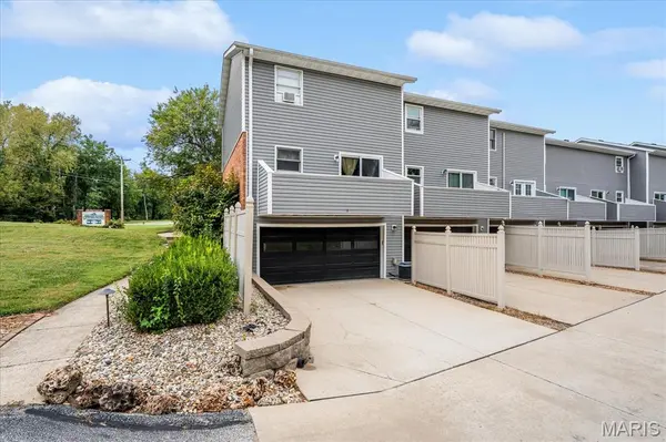 300 Pine Lake RD #1, Collinsville, IL 62234