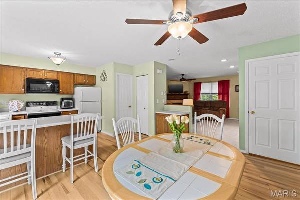 300 Pine Lake RD #1, Collinsville, IL 62234