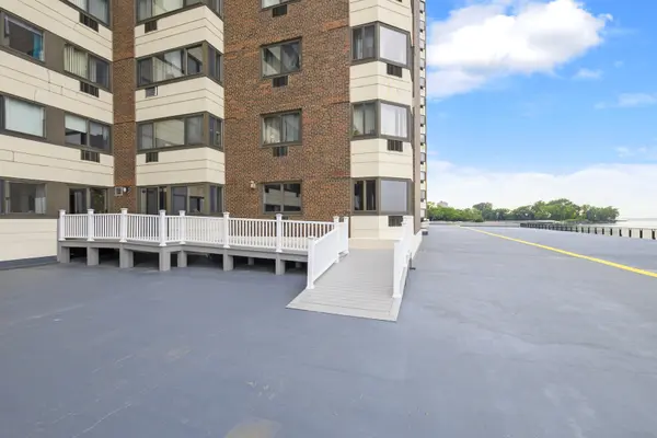 7337 S South Shore DR #529, Chicago, IL 60649