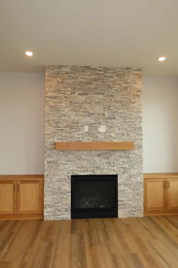 17940 Greenwich WAY, Lakeville, MN 55044