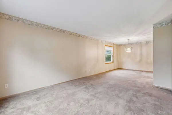 9119 Nantwick RDG, Brooklyn Park, MN 55443